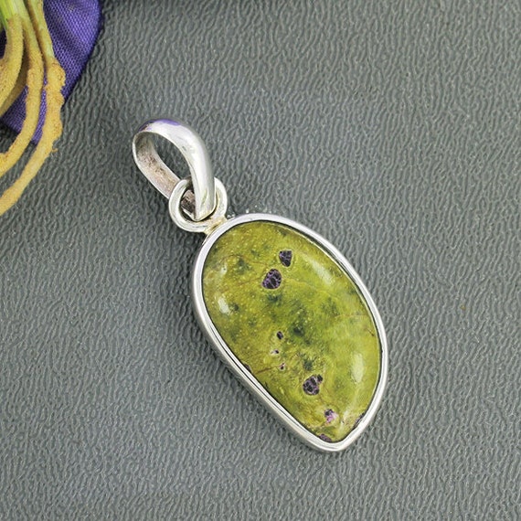 Tasmanian Serpentine Gemstone Pendant Solid 925 by Silvergem2014
