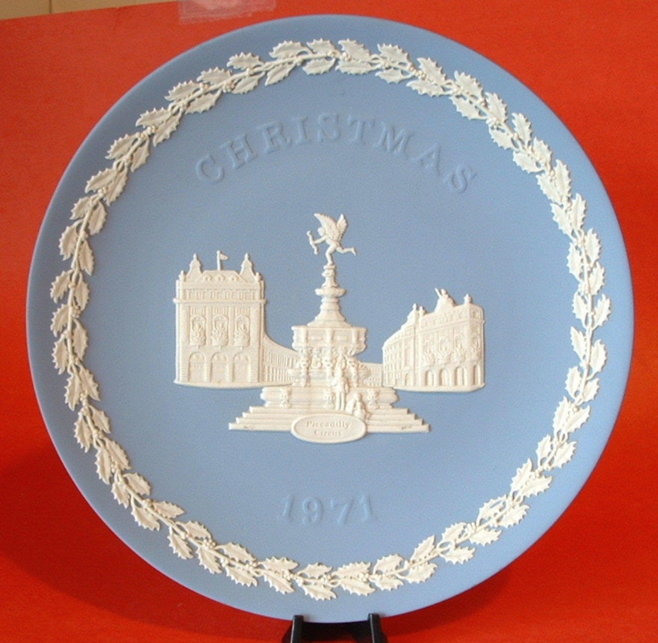 Wedgwood 1971 Christmas Plate Picadilly London England