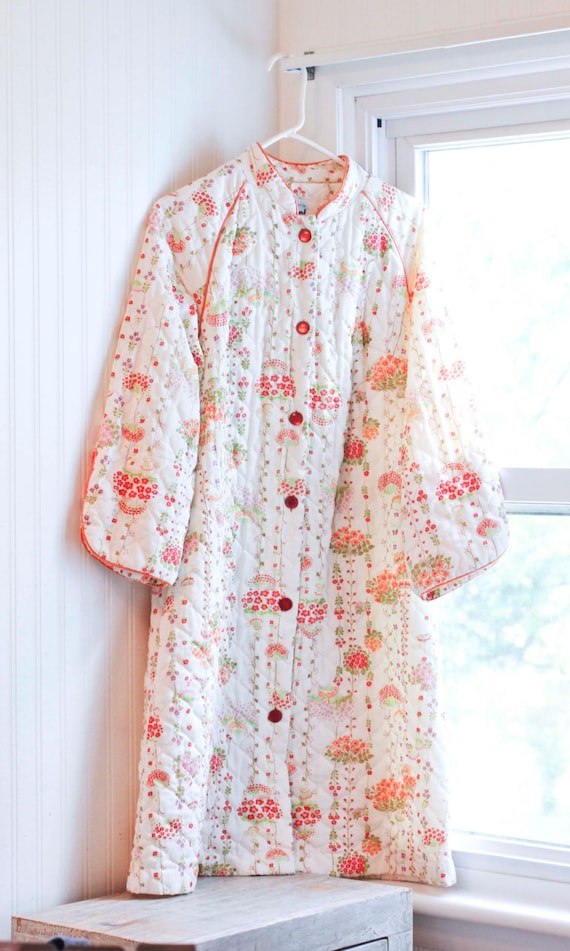 Vintage 60s Quilted House Coat for Ladies or Womens Lounge