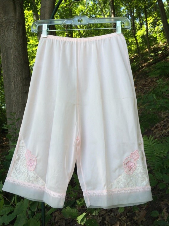 Pink Vintage Bloomers / Vintage Pantaloons w by fashionREdesign