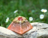 Mini CARNELIAN Orgone Pyramid - Feng Shui Decor and Spiritual Gift - Balance and Meditation - Sacral Chakra Healing