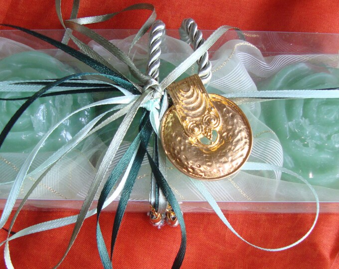 Study in Olive Green - Elegant Gift Set for Women with Luxury Scented Soaps & a Handmade Jewelry Necklace: Ideal for Feast, Birthday, Party
