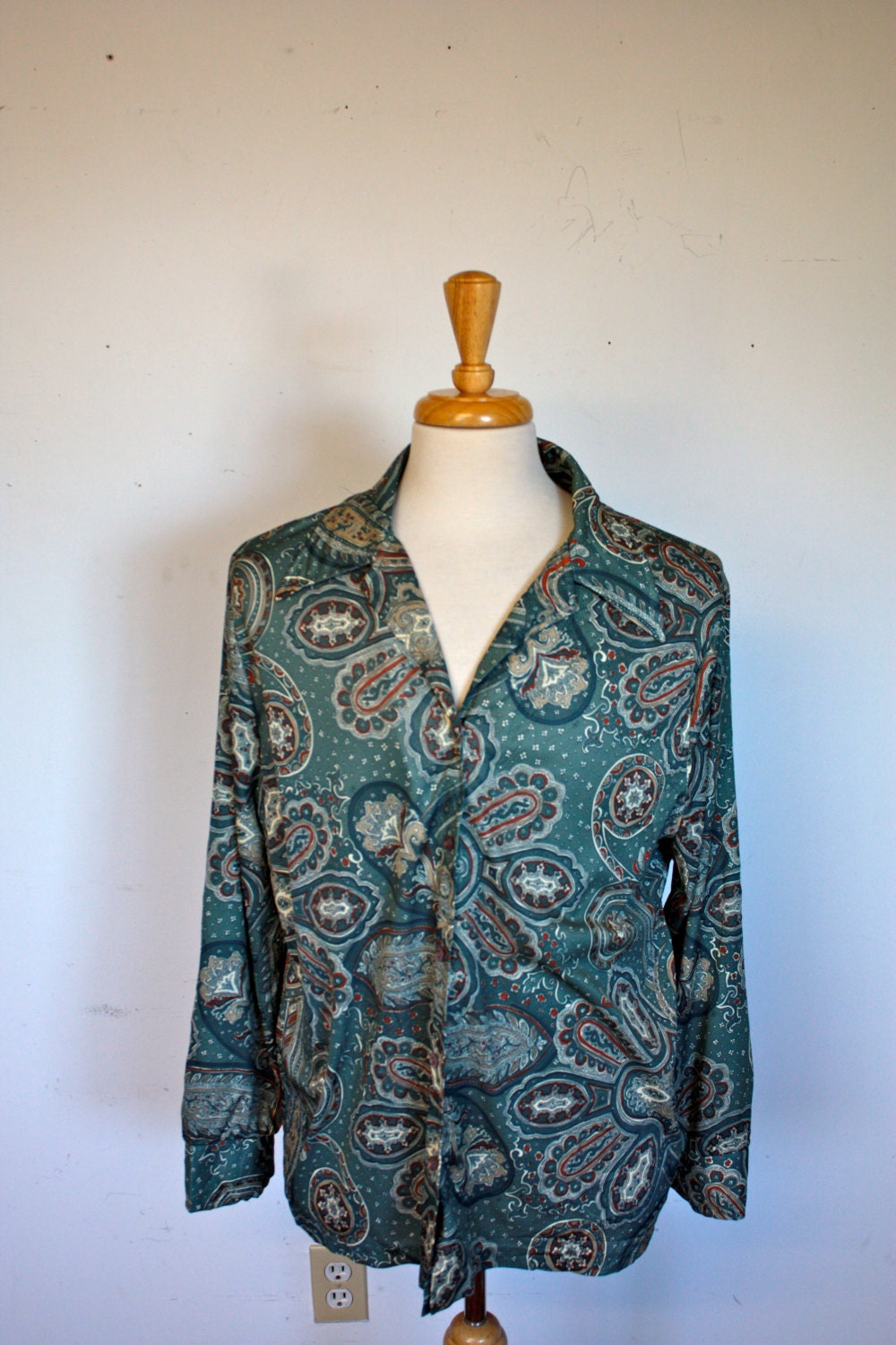 1970's Polyester Shirt // 70s Men's Paisley by TrueValueVintage