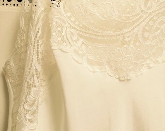 Wacoal slip profuse lace new size 34"/ 40" long/ivory color/Knee-length/exquisite as only Wacoal can do