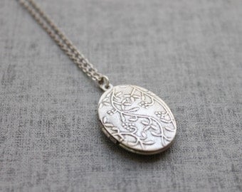 Vintage style double side vine pattern oval Locket - S2066
