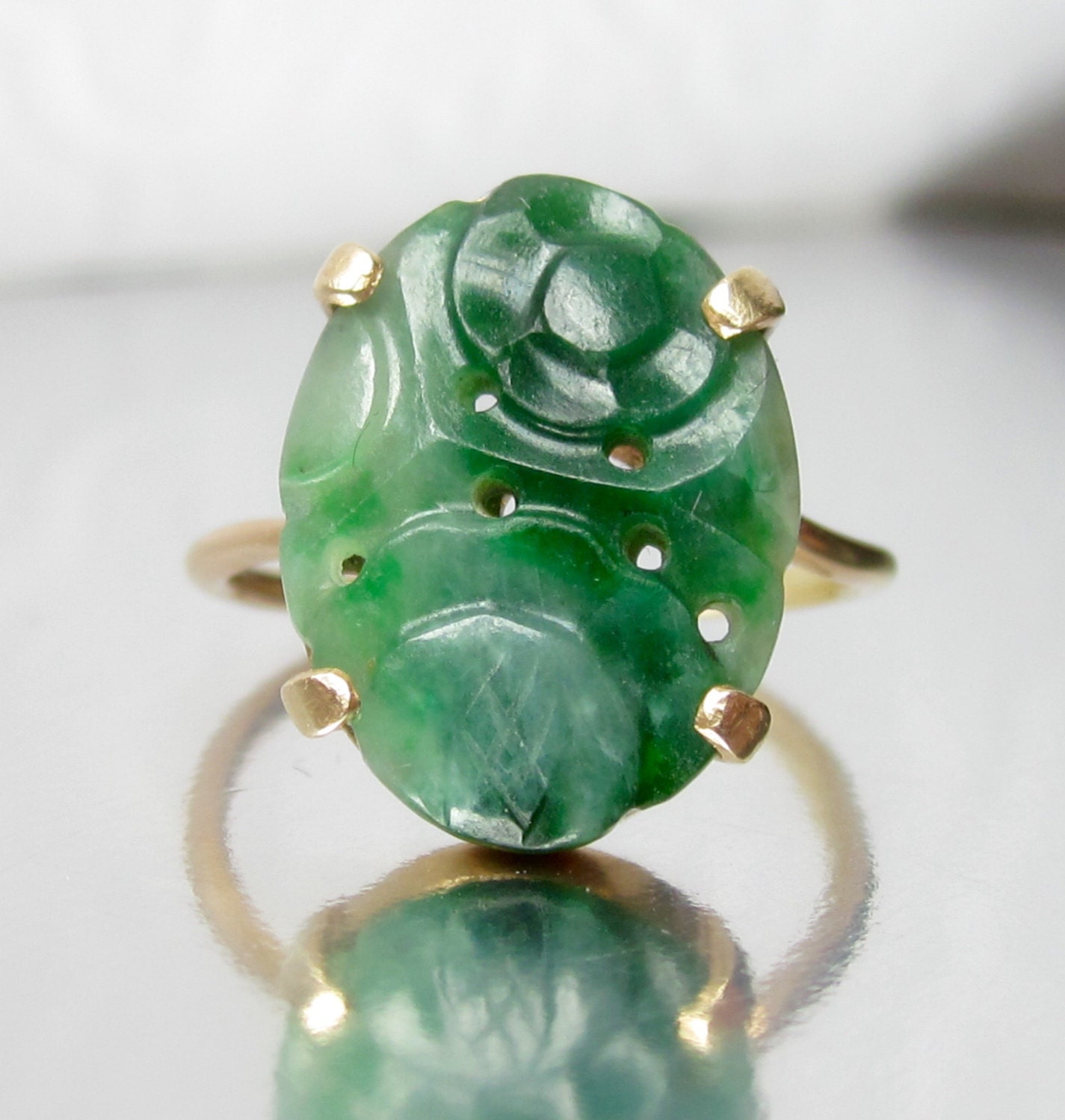 Vintage Art Deco Carved Jade Flowers 14K Ring