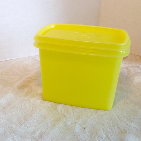 Vintage Tupperware Yellow Plastic Lidded Container / Vintage