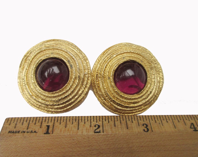 Les Bernard Earrings Bold gold with Purple Glass Cabochon