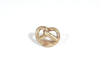 Bronze Bretzel brooch