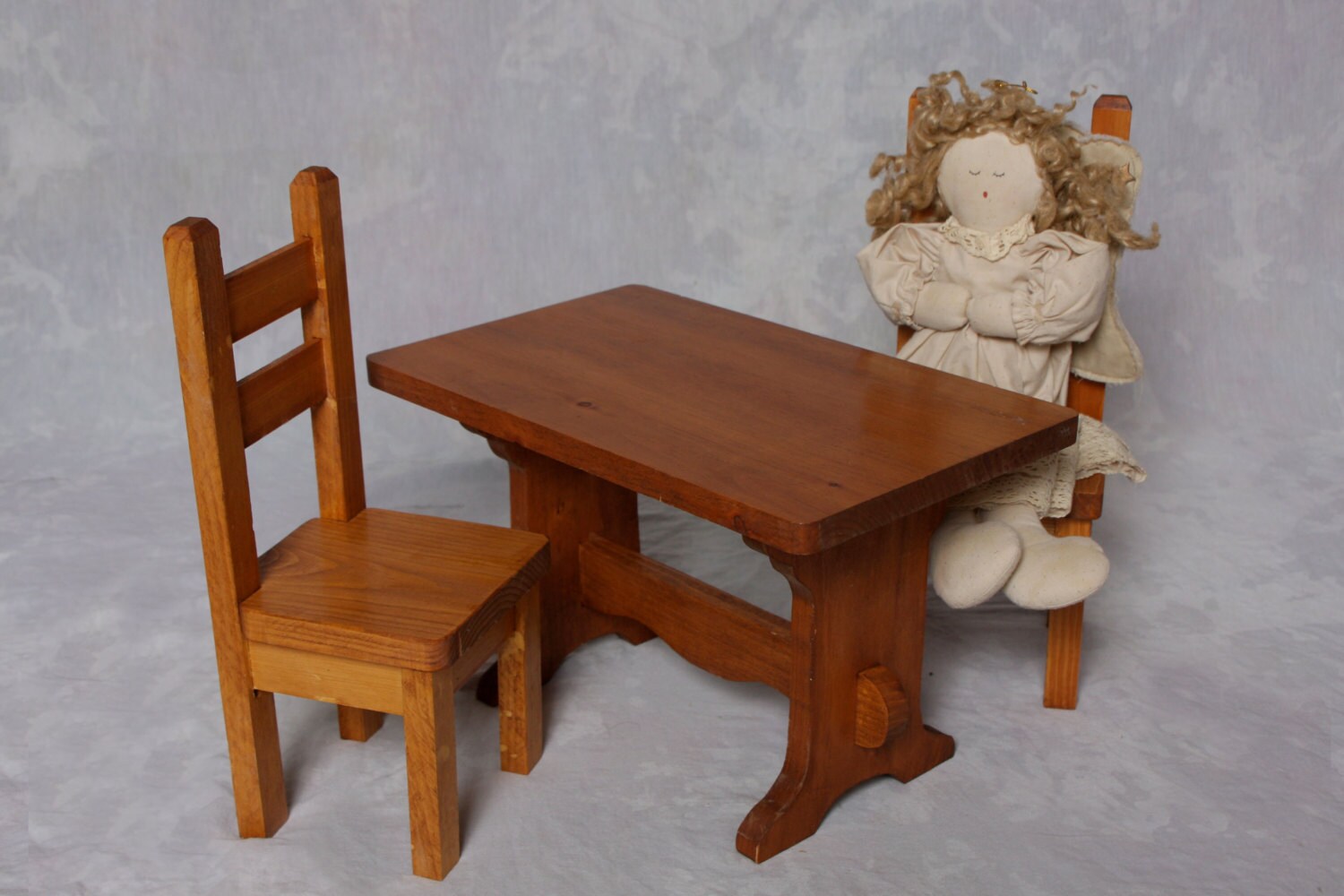 doll table