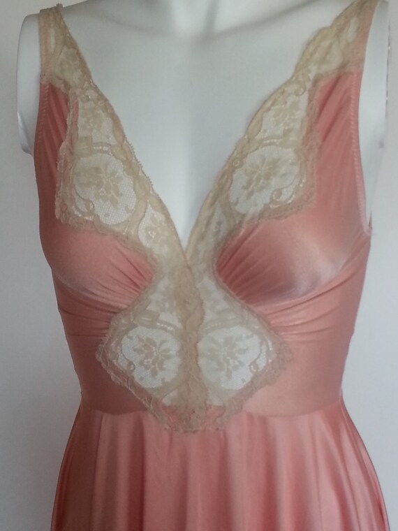 Vintage Nightgown Lingerie 1950-60s Feminine Peachy Pink Ecru