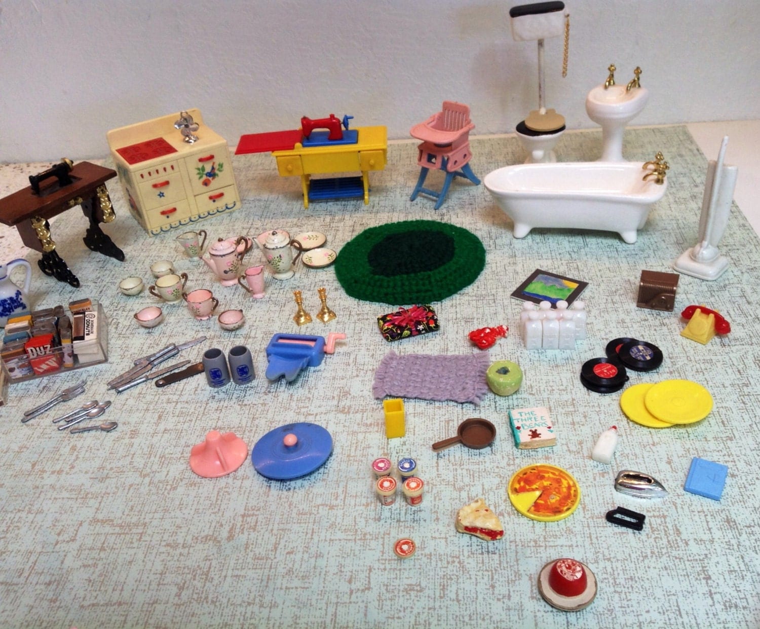 Vintage Very Large Lot of Dollhouse Miniatures, Appliances, Doll house