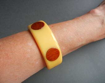 Bakelite Dot Bracelet, Bakelite Dot bangle, bakelite wood dot bangle, bakelite carved wood dot bangle, bakelite carved dot bangle,