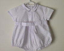 White vintage baby romper with belt and bunny/rabbit embroidery size 0 ...