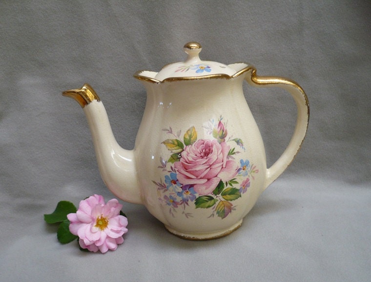 Price Bros rose teapot made in England 711 from 1960s lid