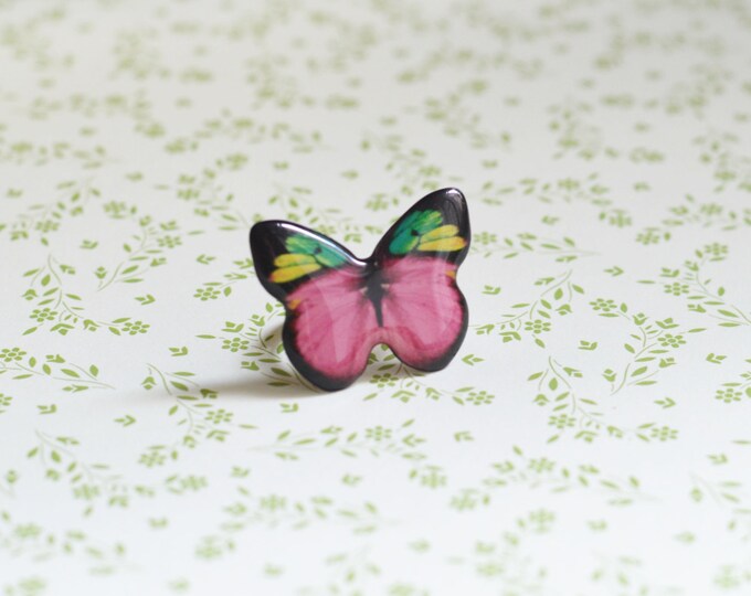 Butterfly Kiss // Ring metal brass butterfly in epoxy resin // The ring size is adjustable // Fresh Items // Best Gifts // Boho Chic //
