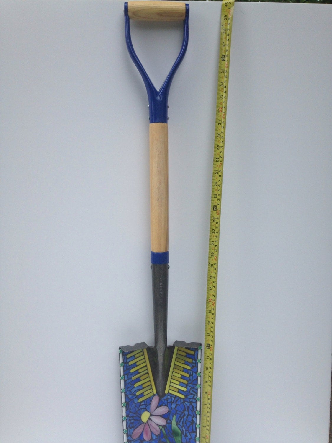 Decorative Pink Flower Garden Spade by UniqueConceptInGlass