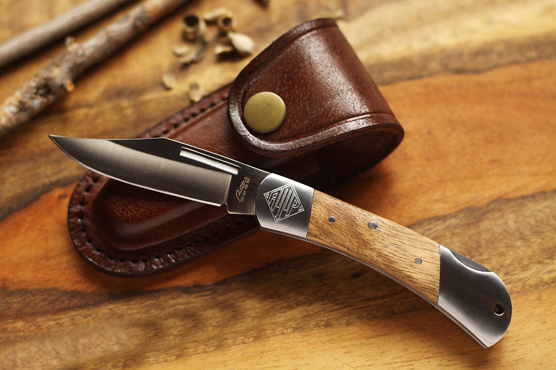 Engraved Knife with Leather Sheath Groomsmen Gift
