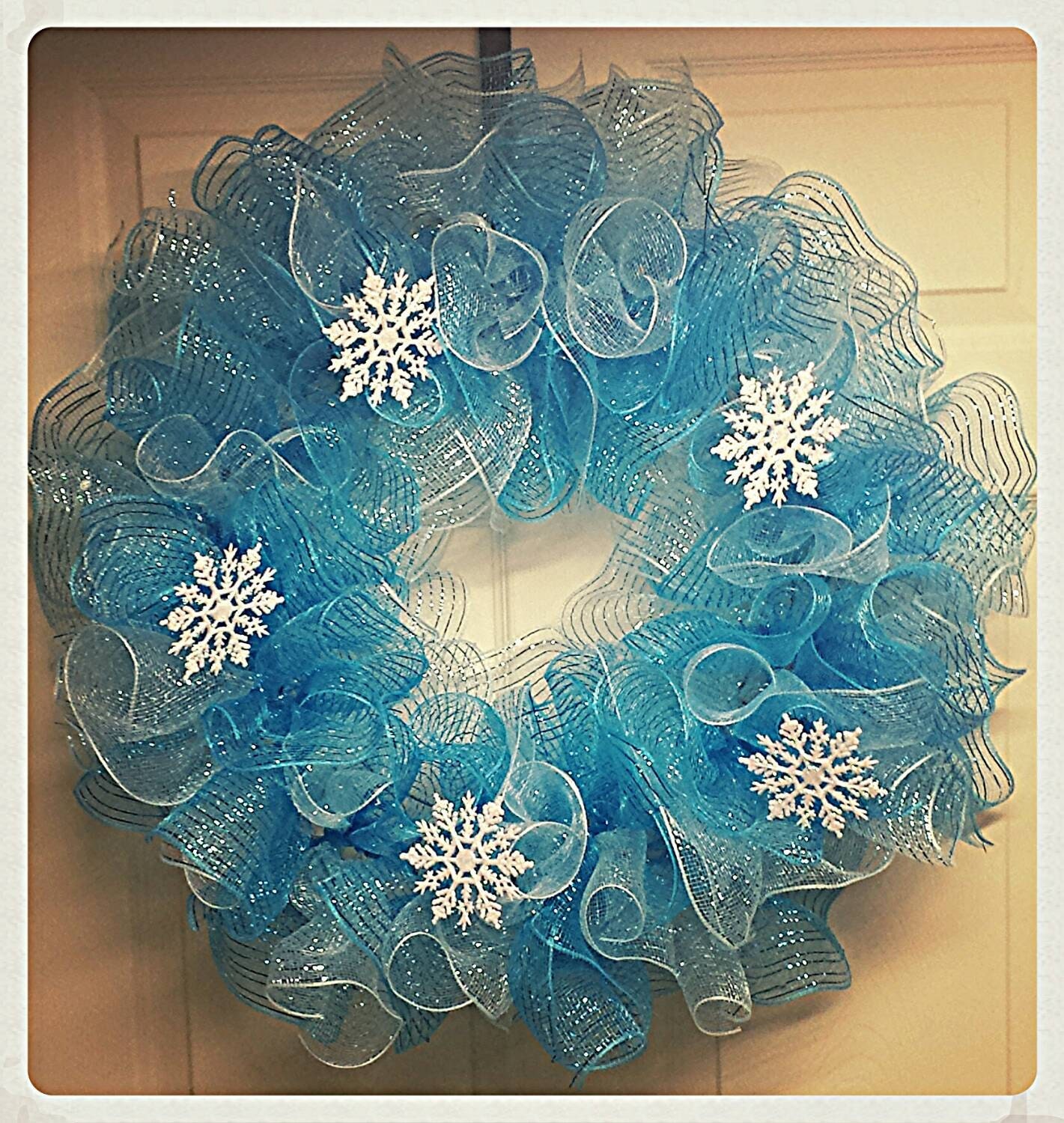Deco Mesh Wreath. Winter wreath. Snowflake by DesignsbyPolite