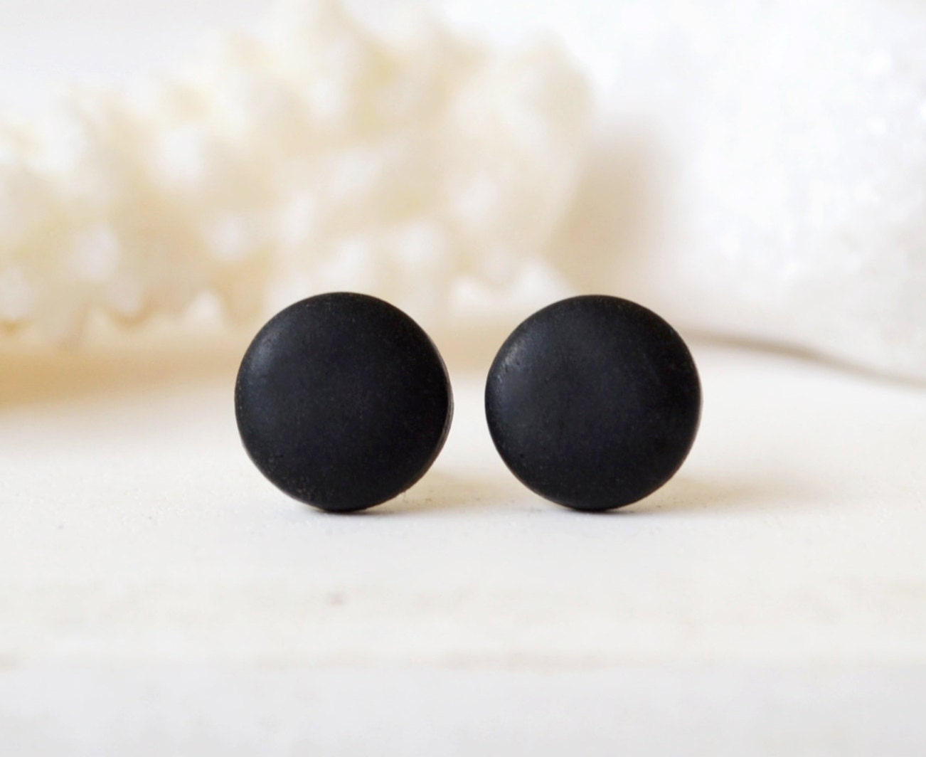 BLACK EARRINGS - Pastal Names