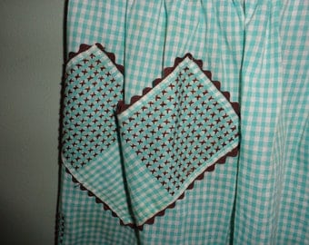 Darling 50's Gingham 2 pocket Apron