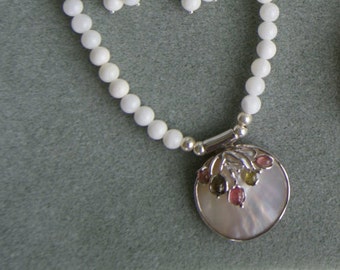 Mother of Pearl beaded necklace with Mother of Pearl/gemstones pendant - 112