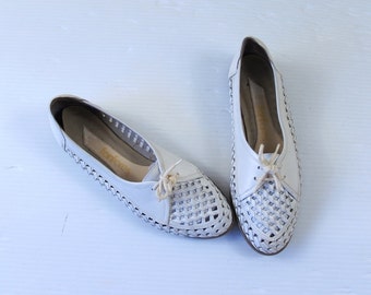 vtg 80s white CUT OUT leather OXFORDS 7 lace up flats boho shoes preppy woven brogues perforated