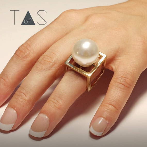 Geometric Ring / Oversize Pearl Ring / Pearl Gold Ring