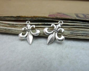 50PCS Flur de lis Charm Pendant wholesale jewelry findings 15x20mm antique silver tone- W8102