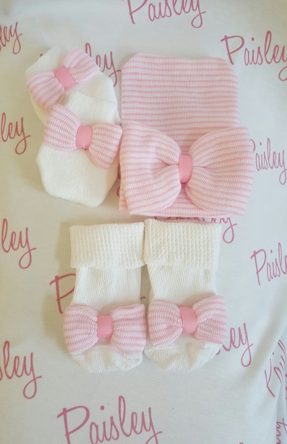 Newborn girl Hospital Gift Set. Newborn hat mitten and sock