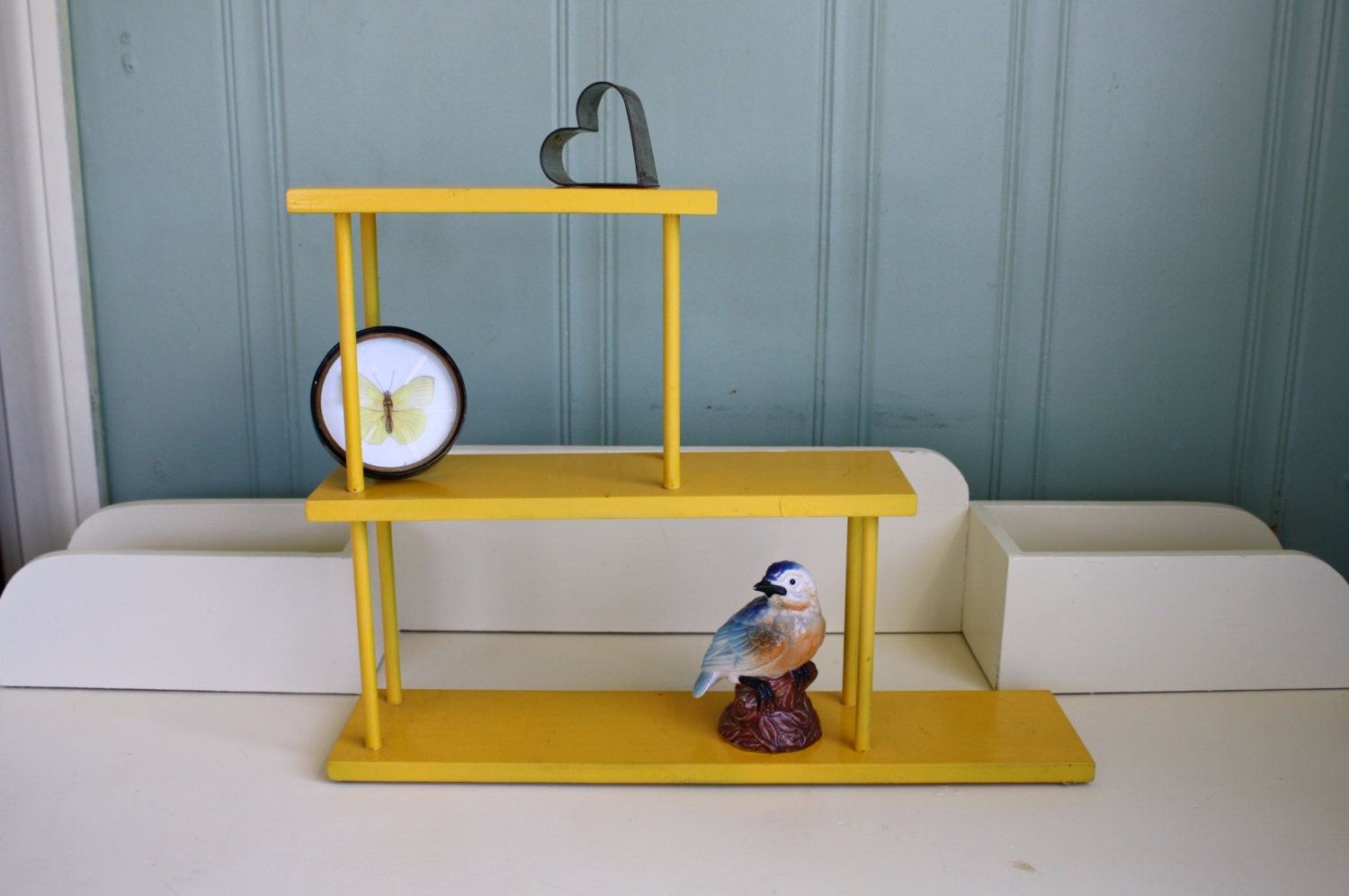 Vintage Knick Knack Shelf Display Yellow by MaxandMaddieVintage