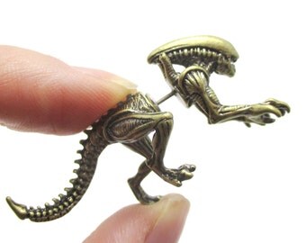 3D Realistic Xenomorph Alien vs. Predator AVP Shaped Animal Fake Gauge Plug Earrings in Bronze | Unique Faux Ear Piercings