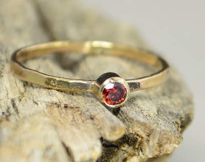 Solid 14k Gold Classic Garnet Ring,Gold Solitaire, Solitaire Ring, Solid Gold, January Birthstone, Mothers Ring, Solid Gold Band, Gold Ring
