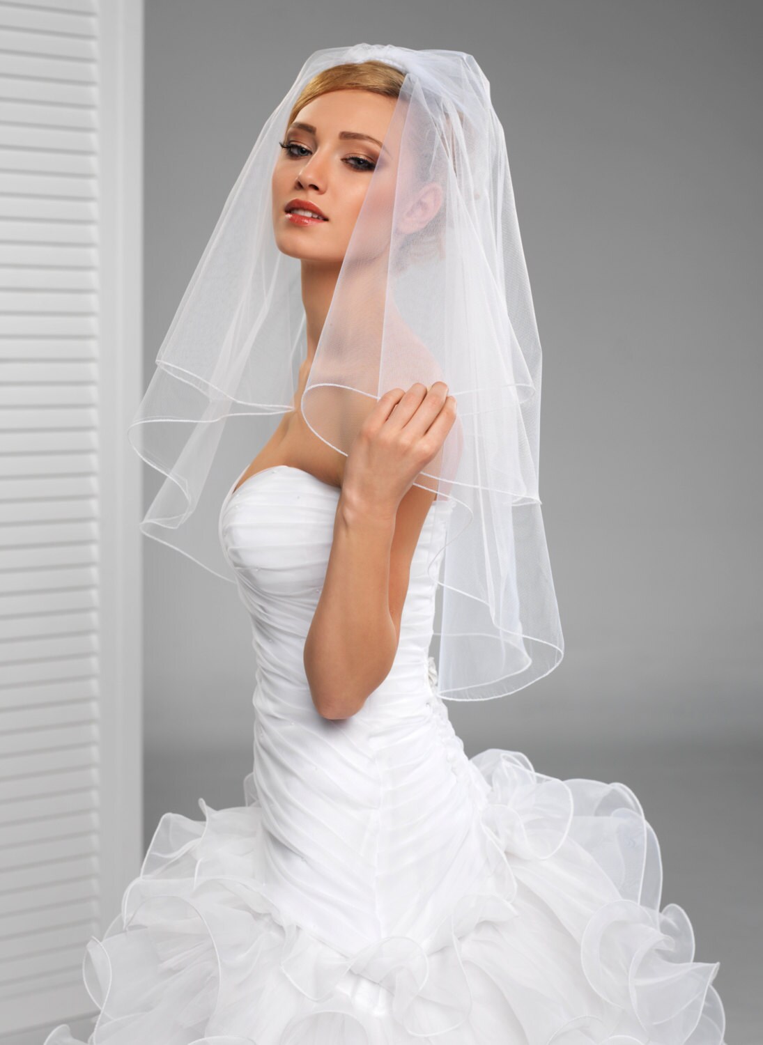 2 Tier Simple  Bridal  Wedding  Veil  with cording edge in white