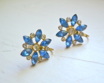 1950s Blue Rhinestone Flower Screw Back Earrings