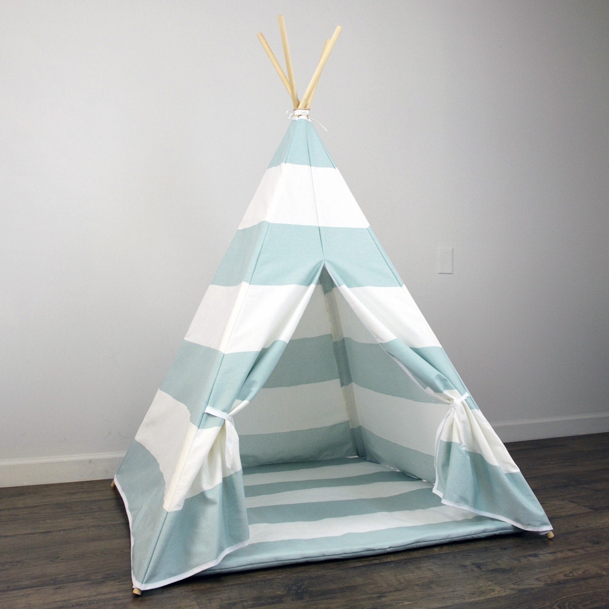 Kids Play Teepee and Play Mat in Snowy Light Blue and White