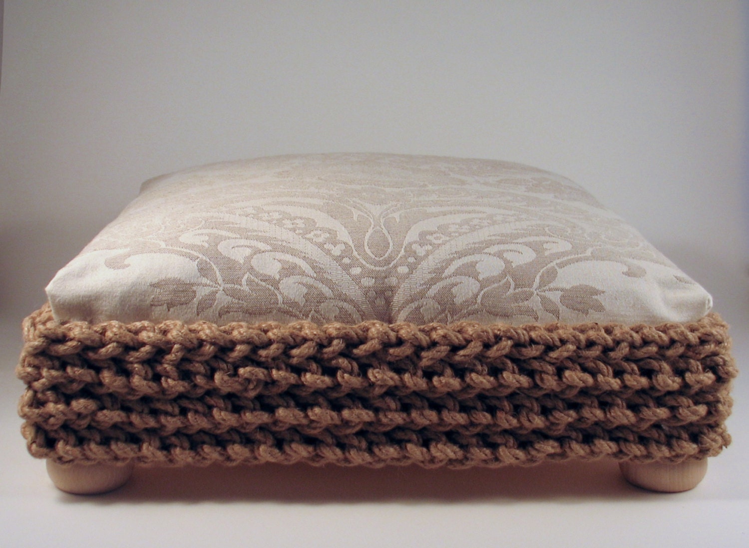 Great wooden dog bed in jute rope woven by hand covered with