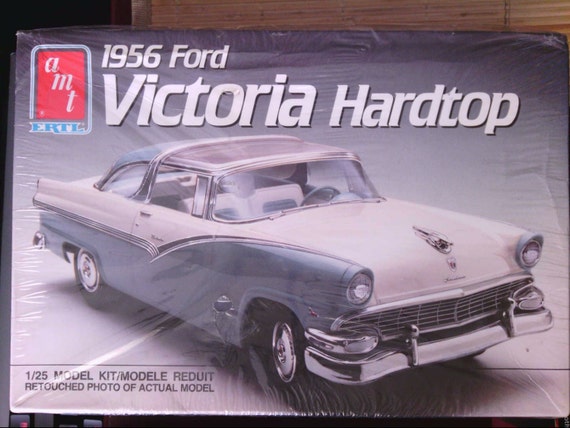Ford Victoria Hardtop 1956 plastic model kit