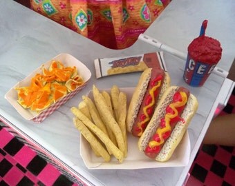AG Doll Food, Hot Dogs for 18" Dolls, Fits American girl doll, Miniature Food, Food Replica, Polymer Clay Food