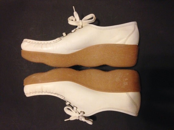 Vintage 1970s White Oxfords / 70s Famolare Get There Shoes