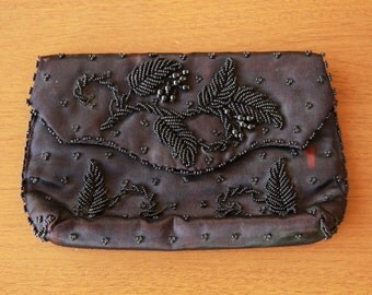 Clearance Item 40% off*******Vintage 1950s Richere Black Beaded Clutch with Snap Front