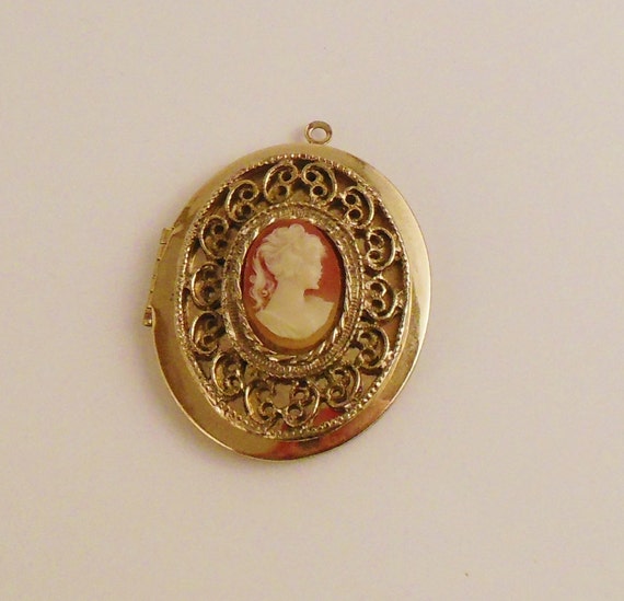 Vintage Cameo Locket
