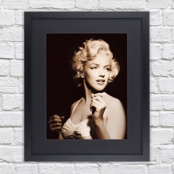 Marilyn Monroe Spotlight Mounted & Framed Poster Art Print