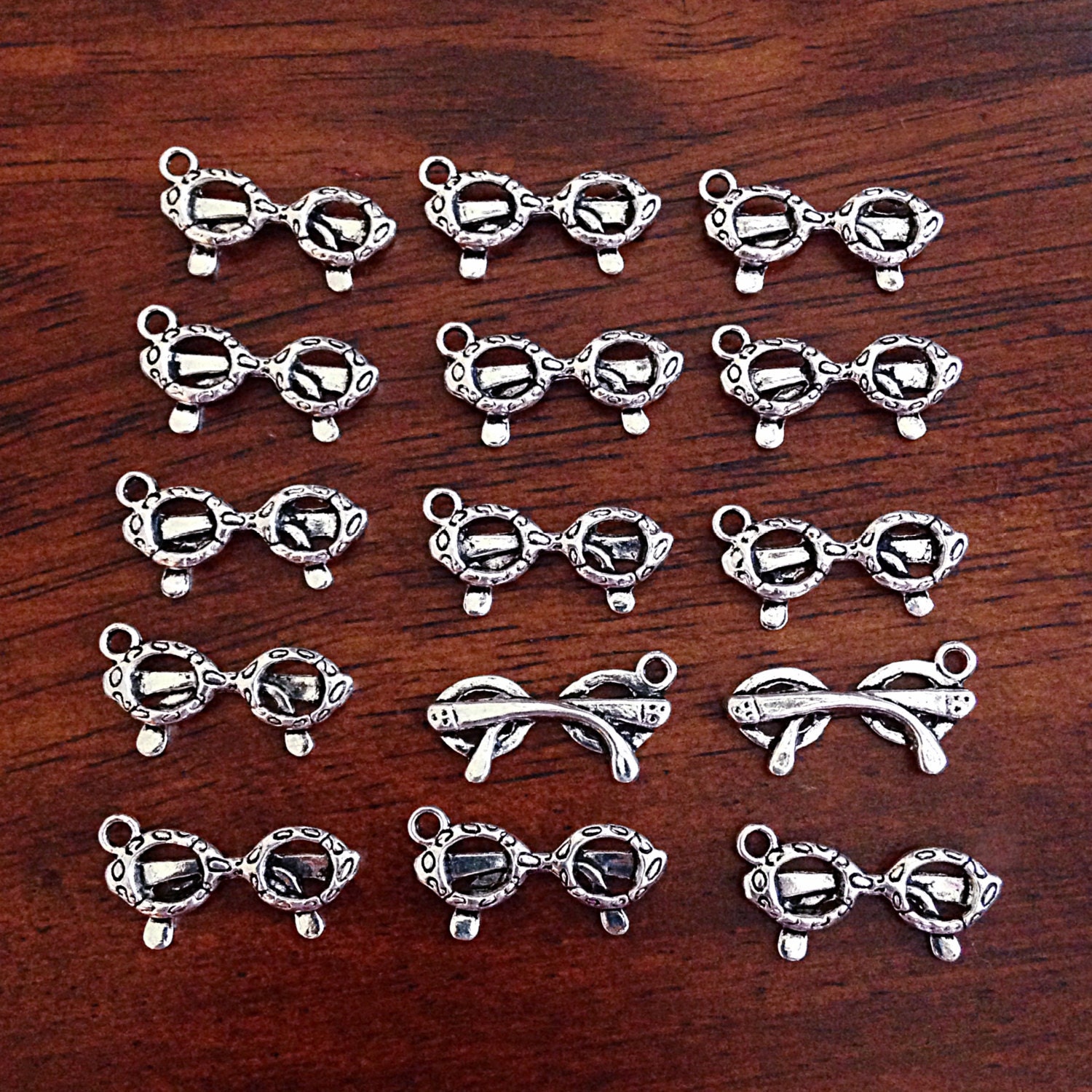 Bulk 20 Sunglasses Charms, Silver Charms, Eye Glasses Charms, Double