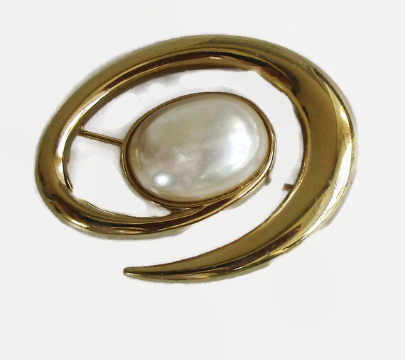 Monet Pearl Brooch Vintage Gold Tone Pin Modernist Abstract 2958