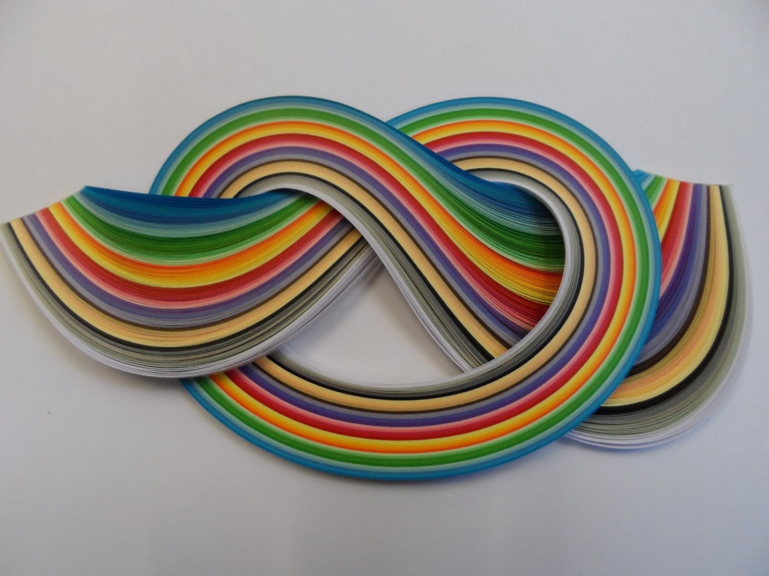 Quilling Paper . Assorted colours 450mm long 175 Strips. 4