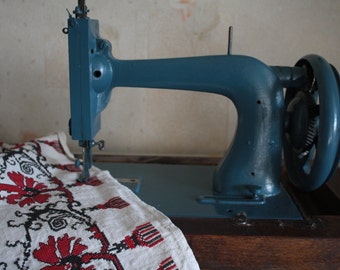 Vintage hand sewing machine table old-fashioned 1800s-era cast iron