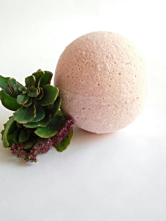 Dragon's blood Bath Bomb by MomMEmoment on Etsy