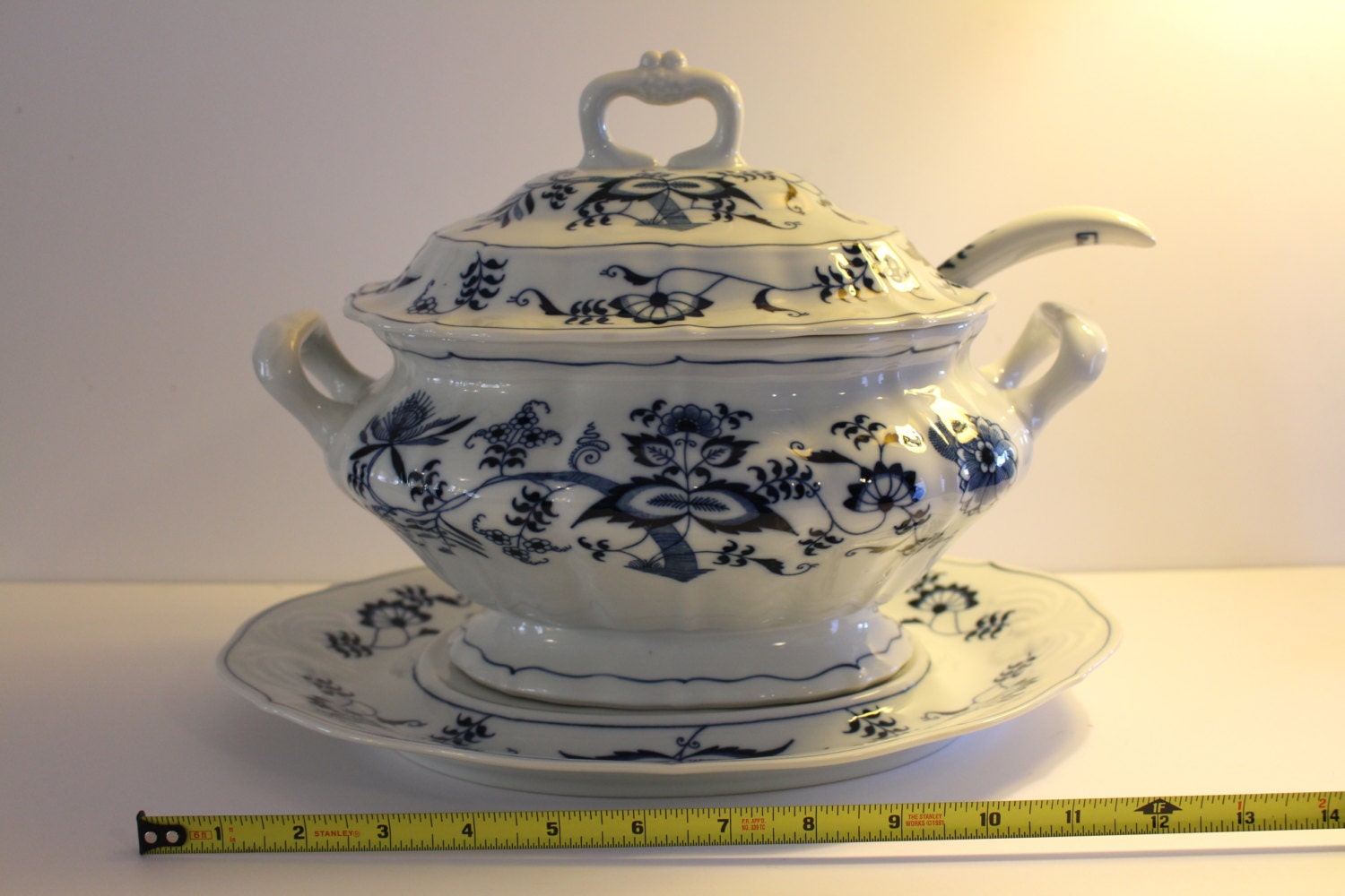 Blue Danube Japan Complete Tureen set with pedestal base, lid and ladle
