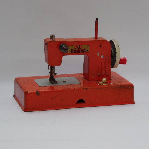 Vintage toy sewing machine sewing machine ca 1960 Regina by Obade